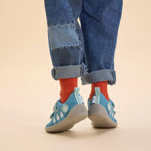 Lade das Bild in den Galerie-Viewer, Affenzahn Barfußschuh Baumwolle Lucky Hai