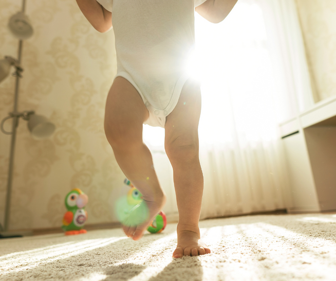 Von der Wirbelsäule bis zu den Zehen: Wie gute Erst-Barfußschuhe die Gesundheit Ihres Kindes fördern
